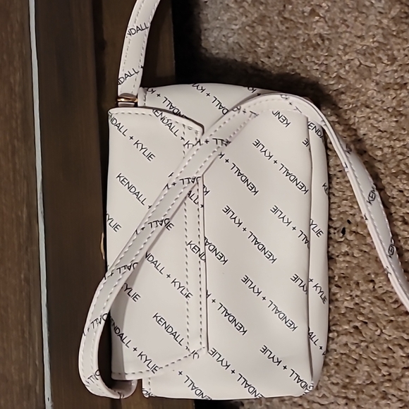 NWT Kendall & Kylie crossbody bag NWT Kendall & Kylie crossbody bag NWT … - Picture 8 of 17